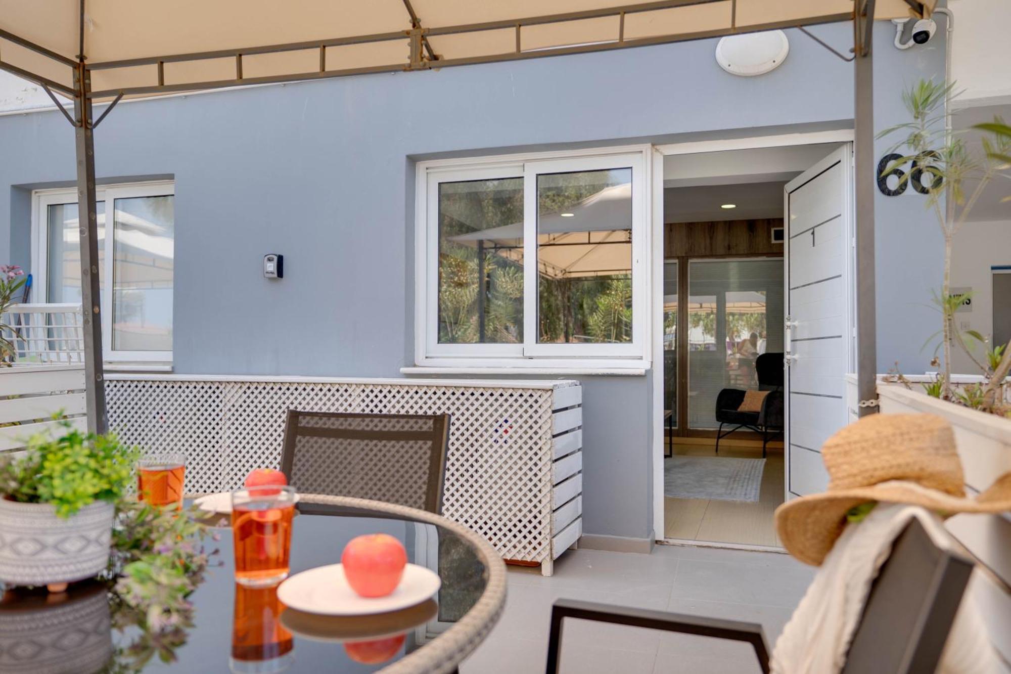 Atlantis Apartments 50M From Makenzy Seafront Larnaca Zewnętrze zdjęcie