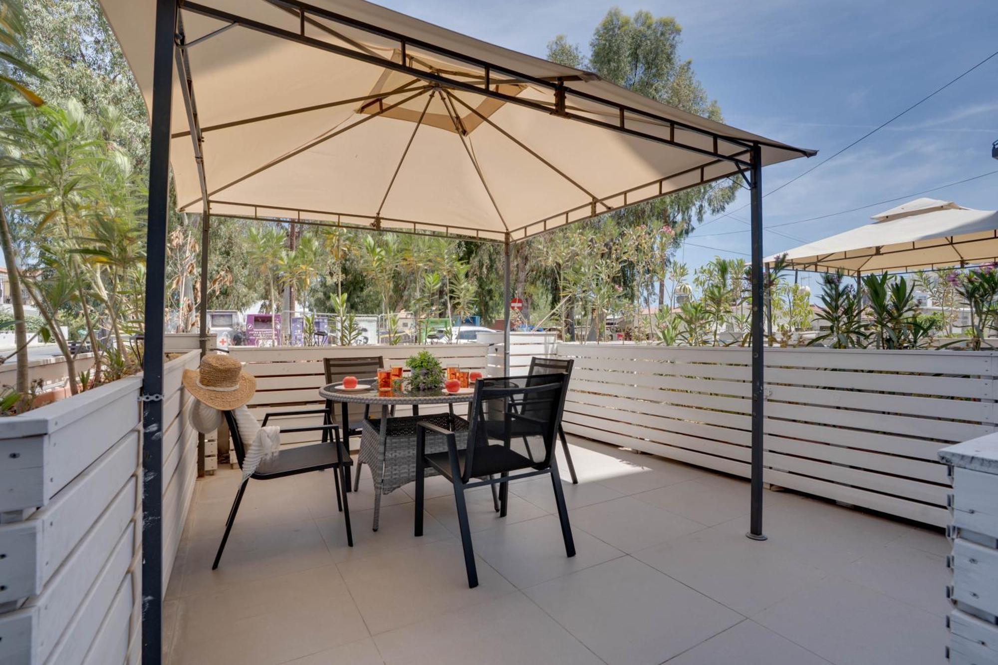 Atlantis Apartments 50M From Makenzy Seafront Larnaca Zewnętrze zdjęcie