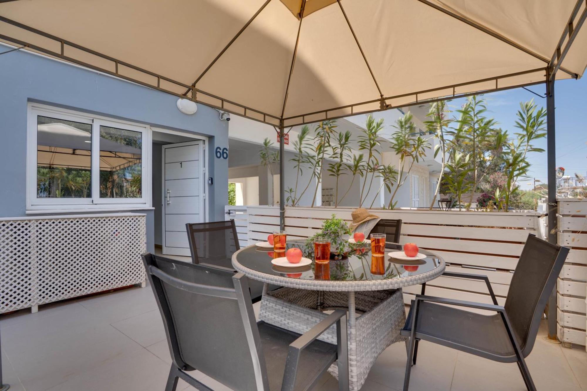 Atlantis Apartments 50M From Makenzy Seafront Larnaca Zewnętrze zdjęcie
