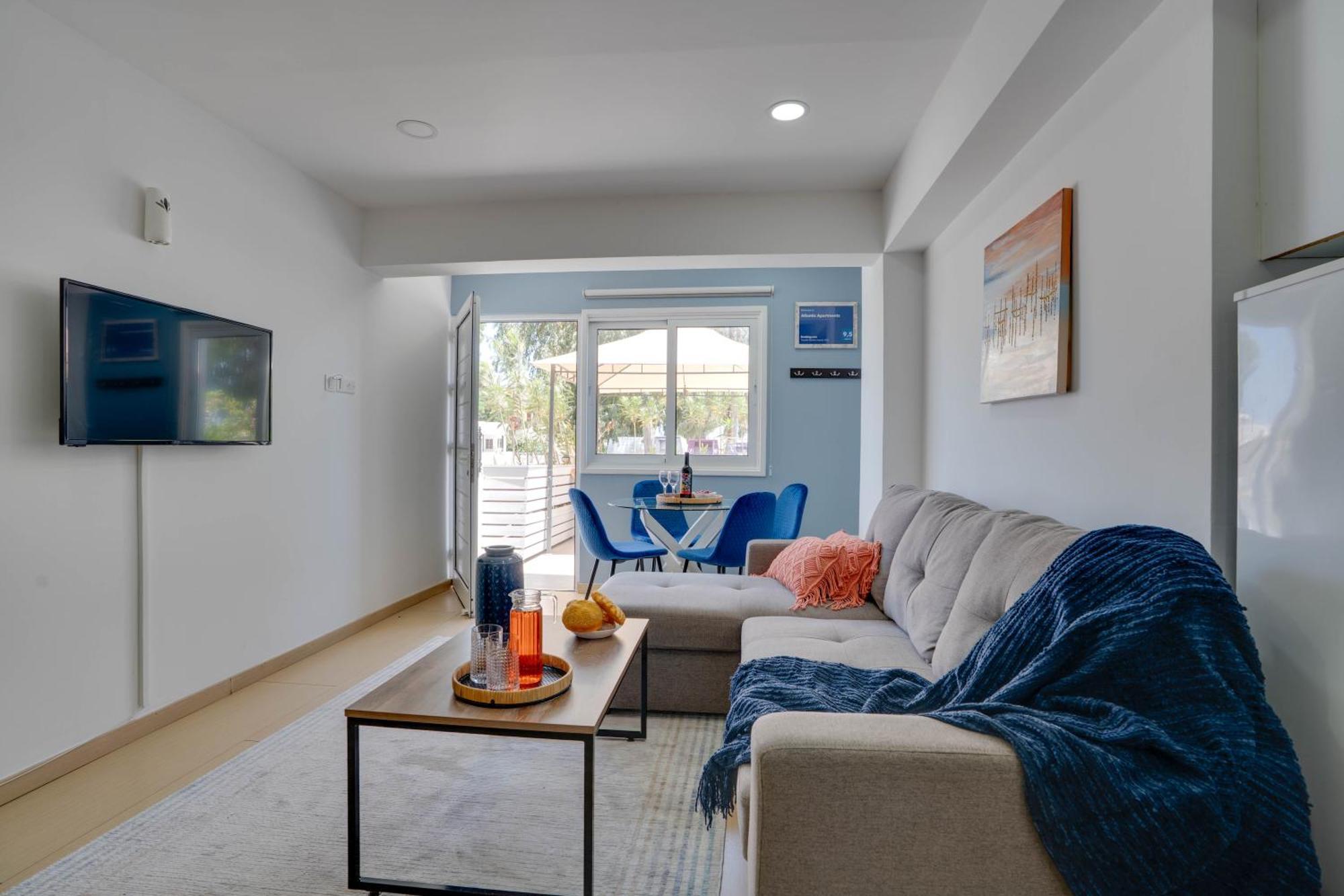 Atlantis Apartments 50M From Makenzy Seafront Larnaca Zewnętrze zdjęcie