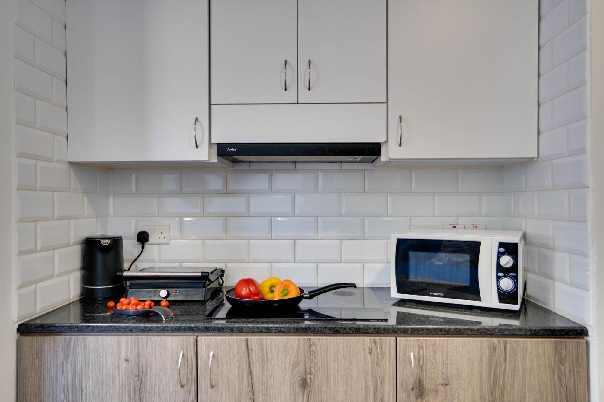 Atlantis Apartments 50M From Makenzy Seafront Larnaca Zewnętrze zdjęcie