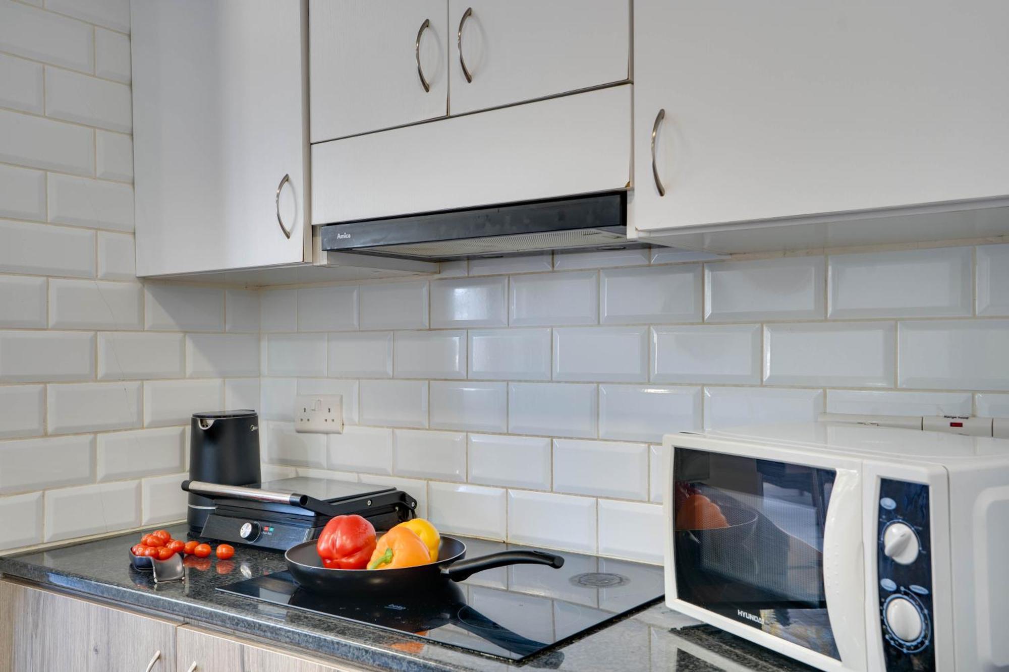 Atlantis Apartments 50M From Makenzy Seafront Larnaca Zewnętrze zdjęcie