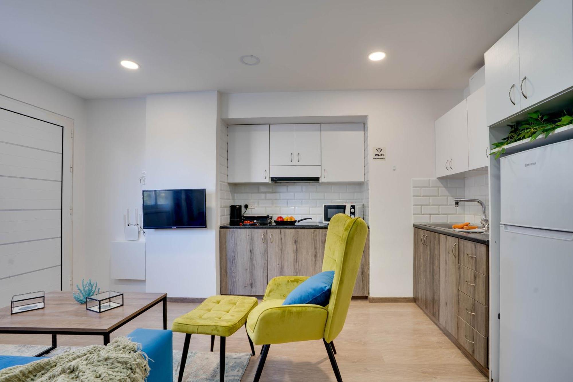 Atlantis Apartments 50M From Makenzy Seafront Larnaca Zewnętrze zdjęcie