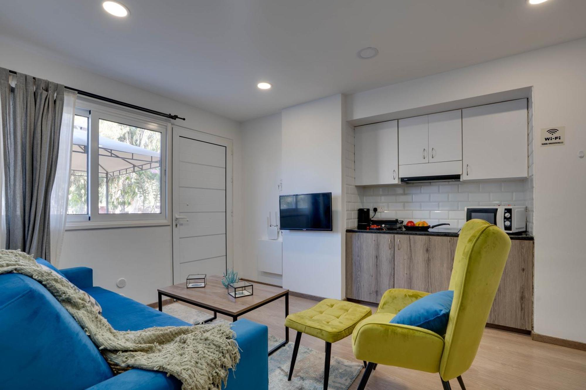 Atlantis Apartments 50M From Makenzy Seafront Larnaca Zewnętrze zdjęcie