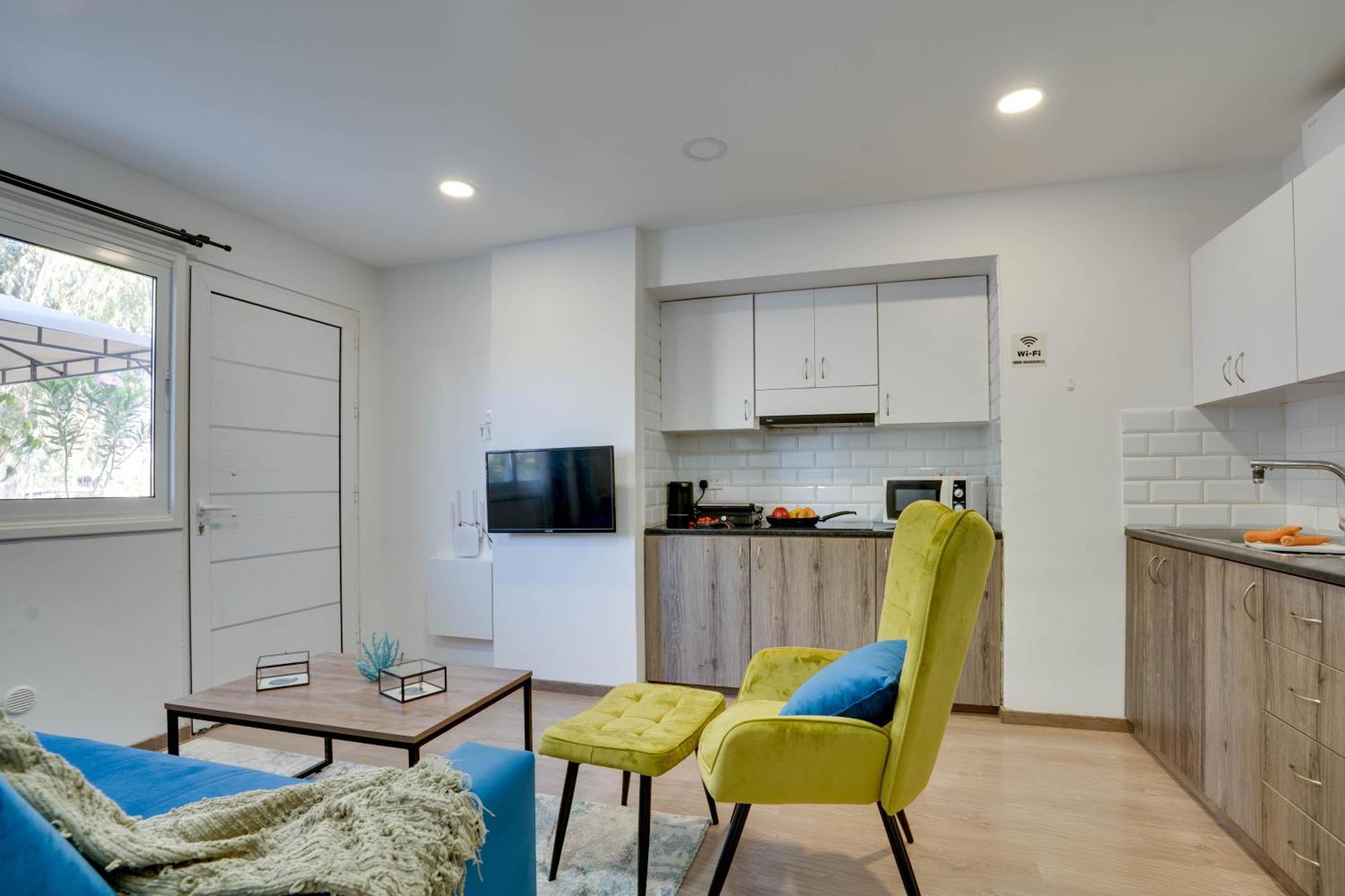 Atlantis Apartments 50M From Makenzy Seafront Larnaca Zewnętrze zdjęcie