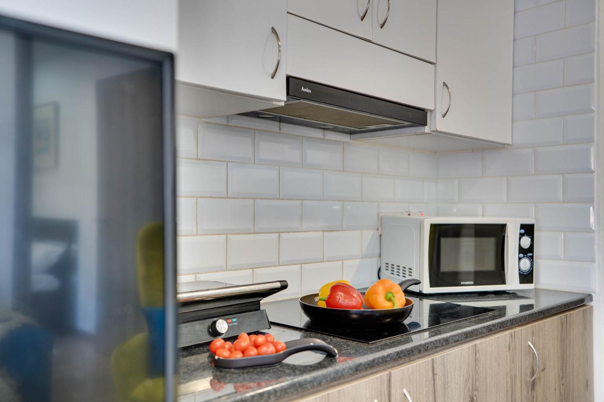 Atlantis Apartments 50M From Makenzy Seafront Larnaca Zewnętrze zdjęcie