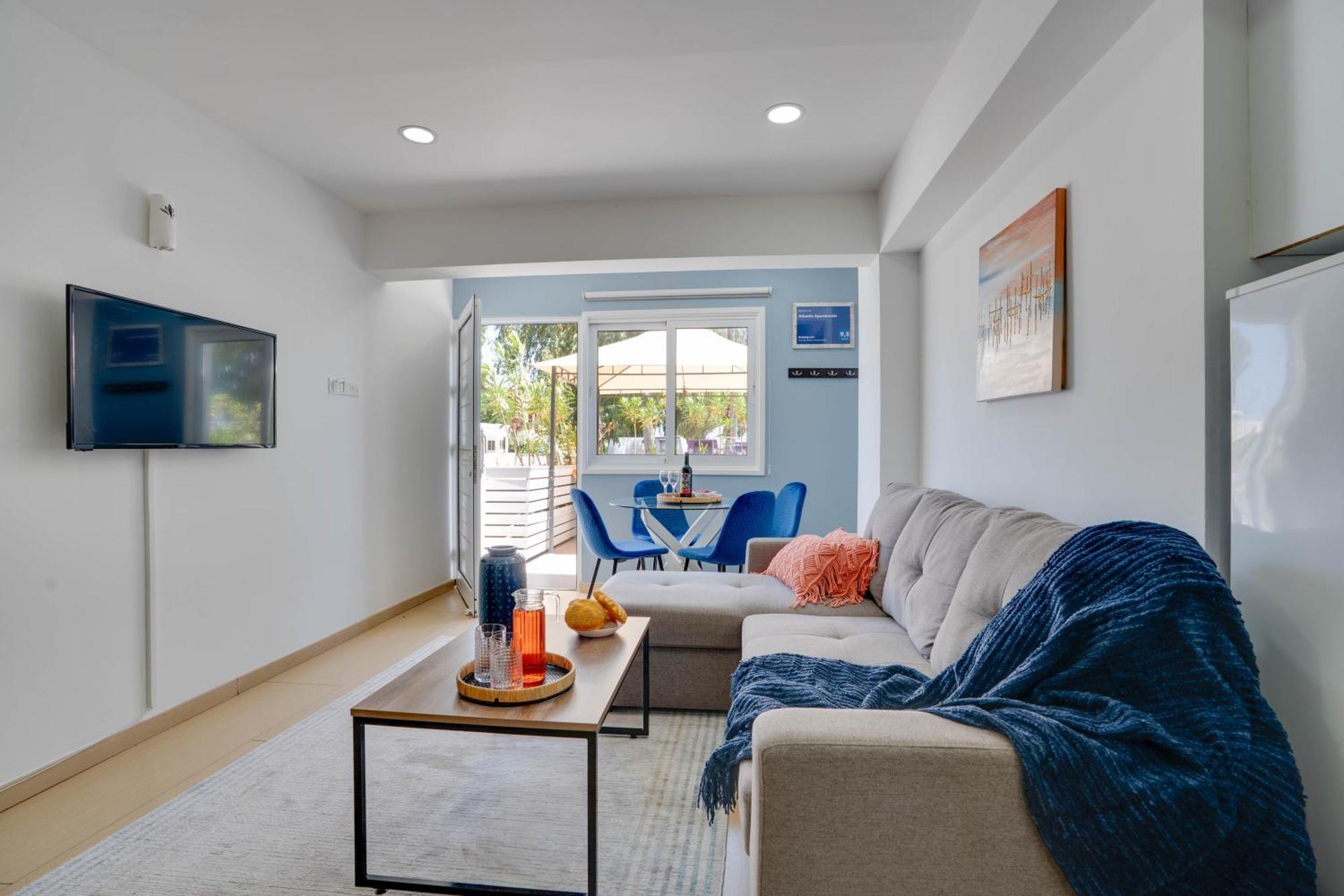 Atlantis Apartments 50M From Makenzy Seafront Larnaca Zewnętrze zdjęcie