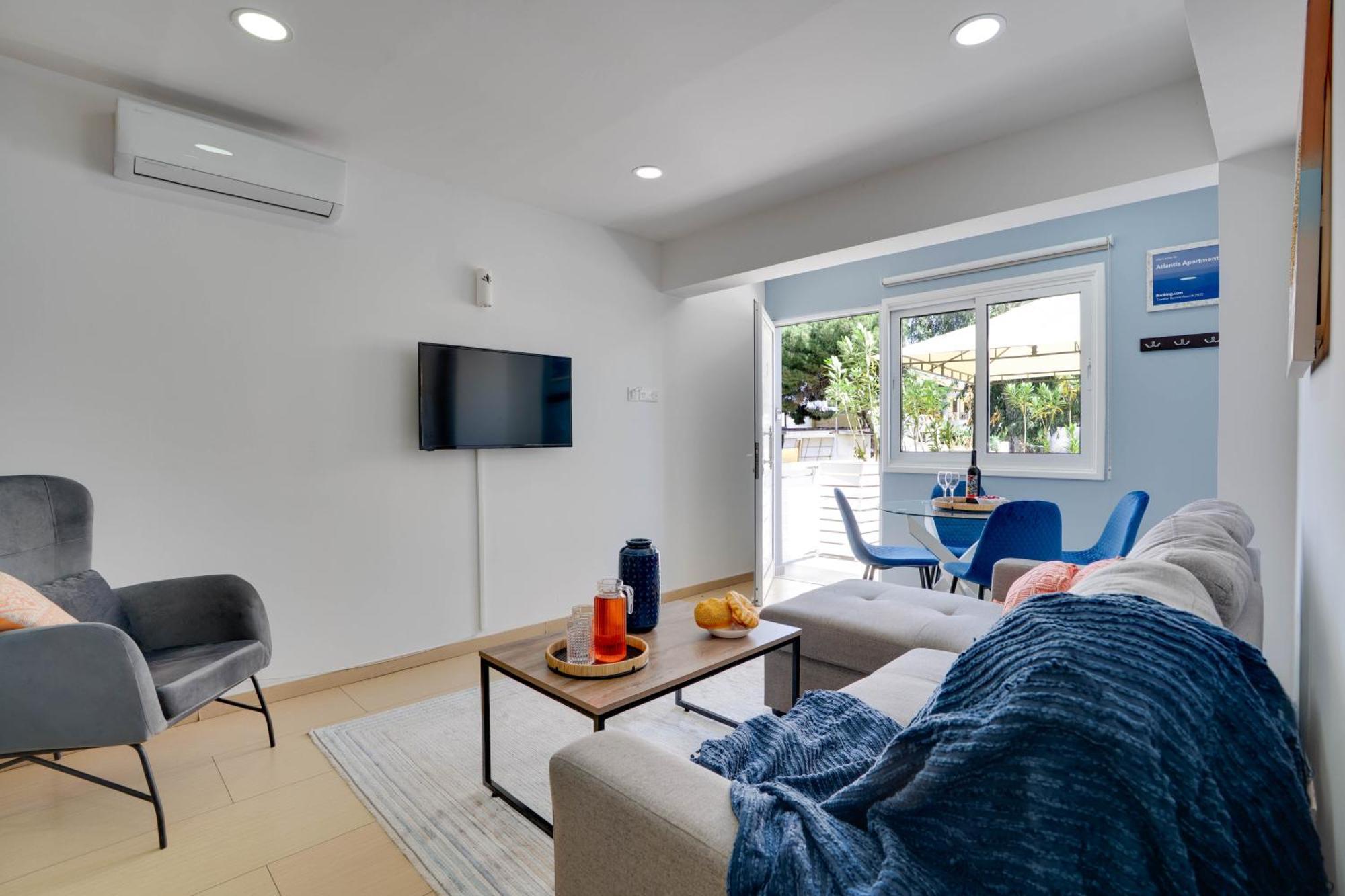 Atlantis Apartments 50M From Makenzy Seafront Larnaca Zewnętrze zdjęcie