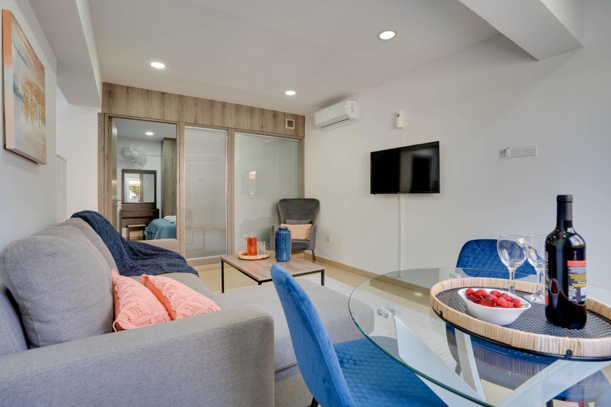 Atlantis Apartments 50M From Makenzy Seafront Larnaca Zewnętrze zdjęcie