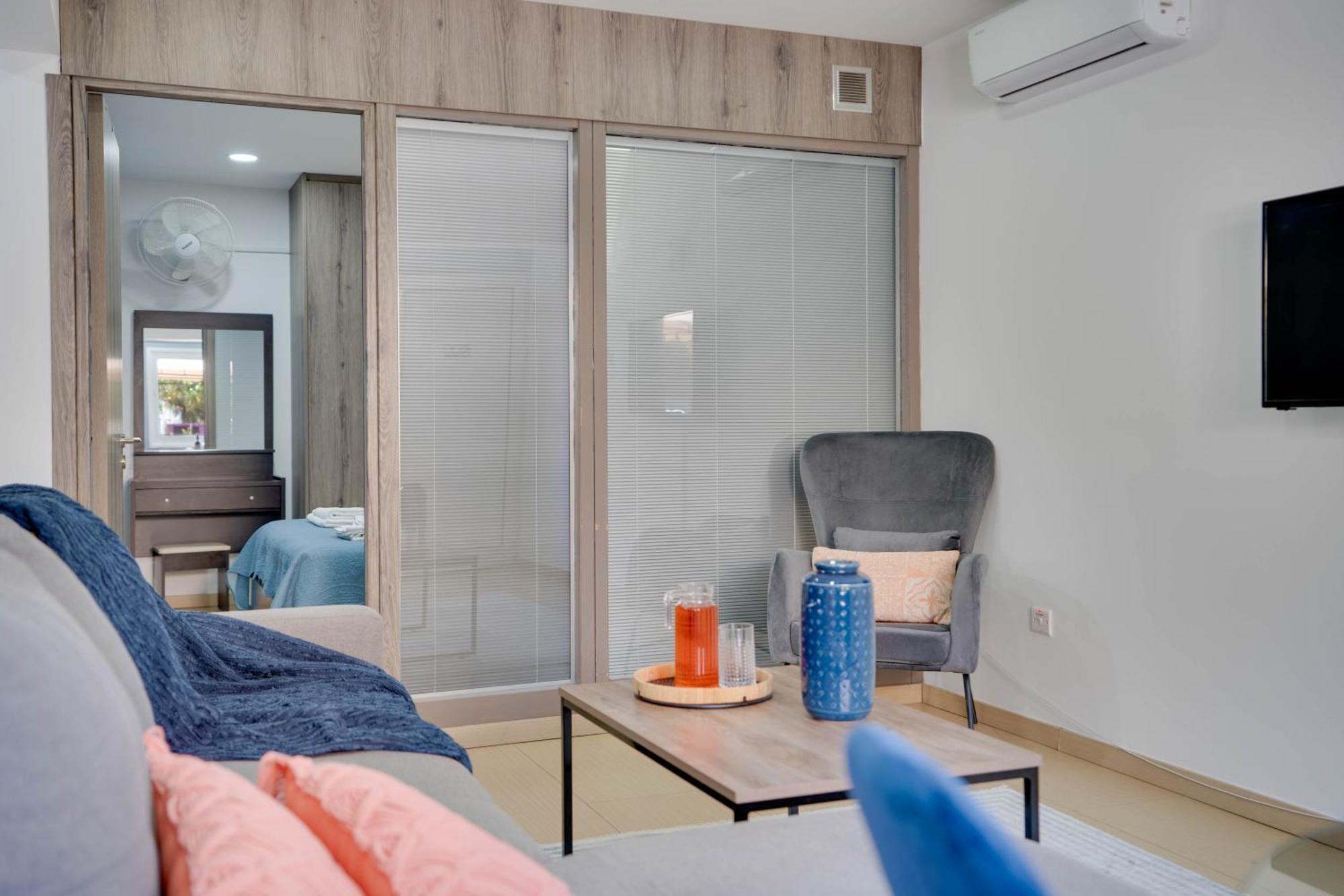 Atlantis Apartments 50M From Makenzy Seafront Larnaca Zewnętrze zdjęcie
